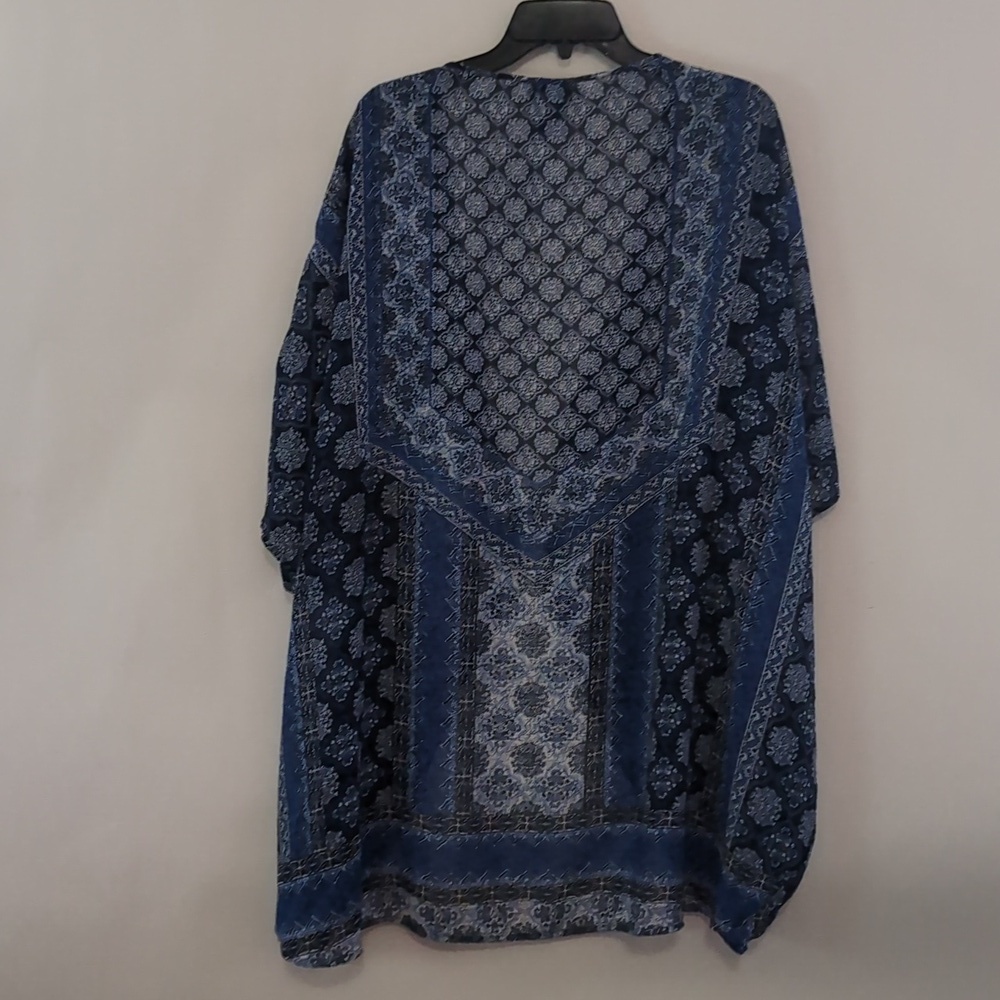 Catherines Navy and White Floral Kimono 2XL-3XL - Picture 5 of 7